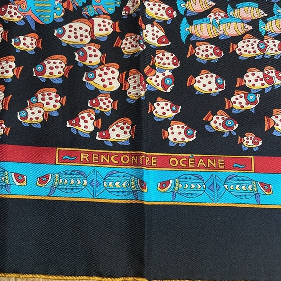 Hermès 90cm Rencontre Océane Silk Scarf designed by Annie Faivre issued in 2001 - Picture 2 of 5